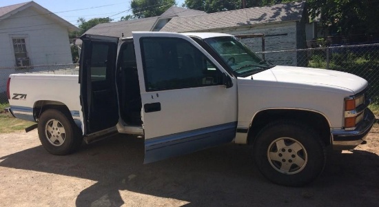 1996 Chevy Z71 1/2 Ton Truck w/ 4WD , Cold A/C , 4WD Works Good . Oversized Tires, Plus 2 Extra