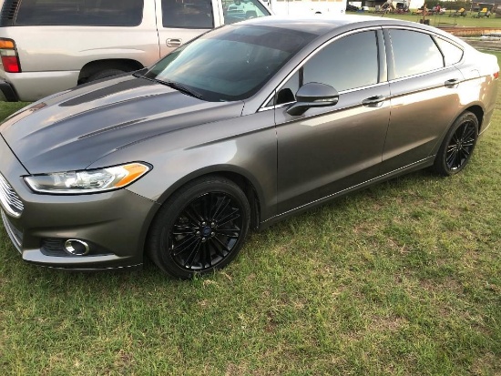 2013 Ford Fusion Car - Garage Kept / Non Smoker - Charcoal Gray / Black Leather Interior, Heated