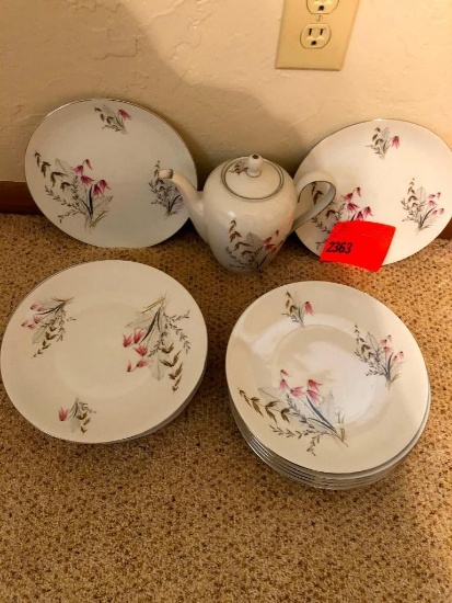 16 Royal Duchess Plates & 1 Teapot