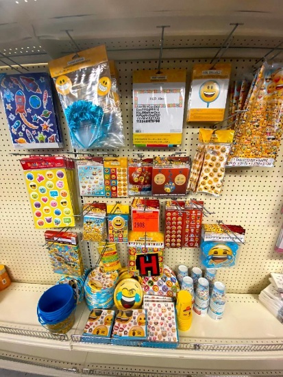 1 EMOJI 12" Balloons 8pk 5 Rocket Bubble stickers 24 EMOJI 7" PLT 12 EMOJI 9OZ CUP 10 EMOJI BEV NAP