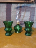 VINTAGE OIL LAMP AND VASES.