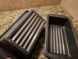 2 baking pans for bread