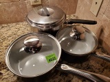 Set of 3 saucepans with lids
