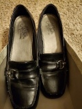 Black loafers slip on with ring buckle on toe sq 7.5