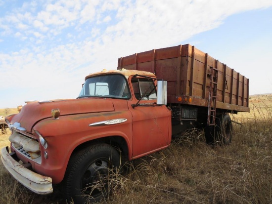 Chevy 6100 wheat truck with Dump