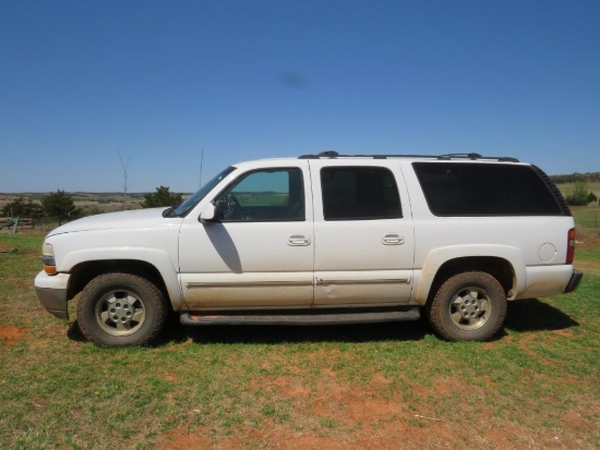 2001 White Suburban