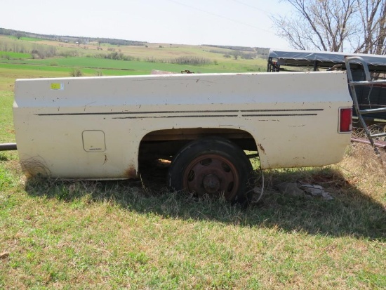 White truck bed with 1 ton axle