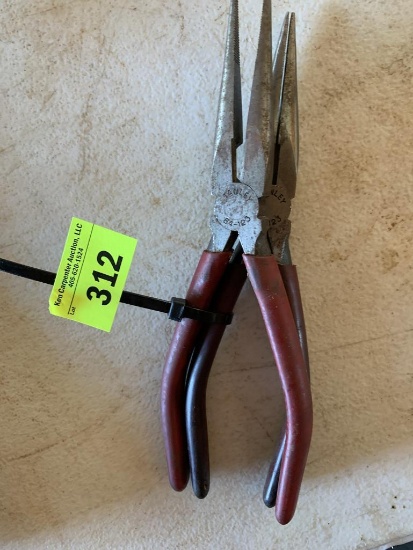 2 Stanley needle nose pliers