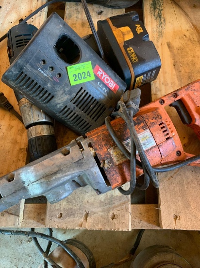 reciprocating saw drill charger