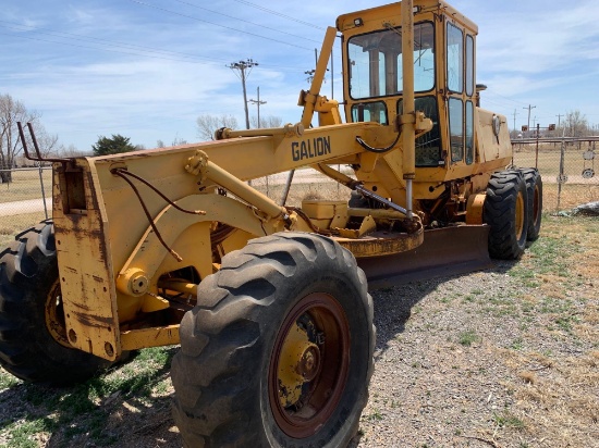 Galion...road grader Cummins 6 cyl one cracked window but otherwise solid condition needs ujoint...a