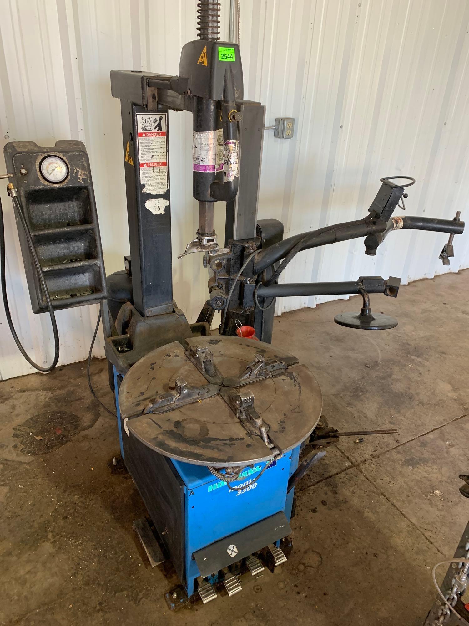 Hofmann Monty 3300 tire machine later model | Proxibid