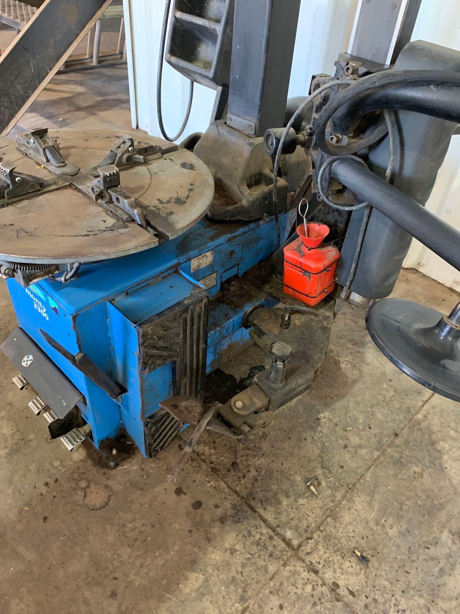 Hofmann Monty 3300 tire machine later model | Proxibid