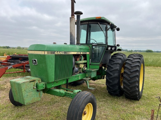 John Deere 4440