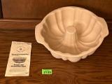 Pampered Chef Stoneware Fluted Pan