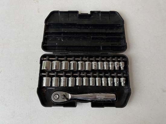 DeWalt Ratchet & Socket Set