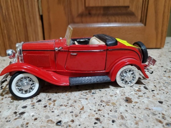 1/24 Scale 1932 Ford V8 Convertible Toy Car