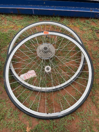 set of 25in slim tire bicycle wheels