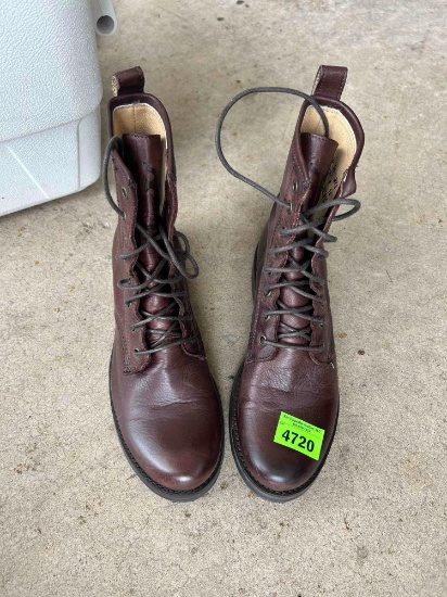 Women boots worn one time VERY NICE size 8B