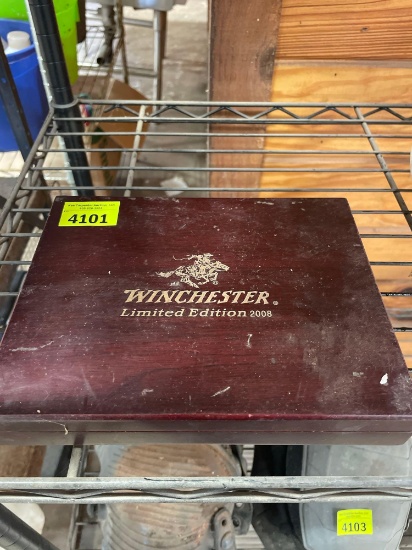Winchester Limited Edition 2008 Knife Set 3 knifes and a wooden box