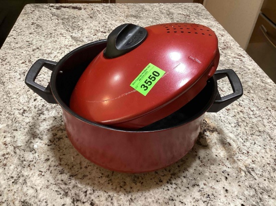 Red pot with lid