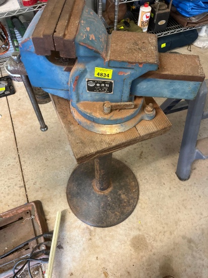 heavy duty bench vise on stand