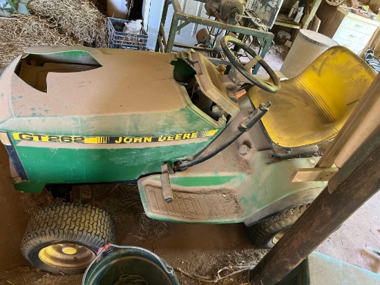 John Deere GT262 lawn mower