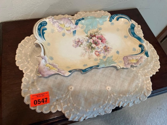 Decorative platter and doilies
