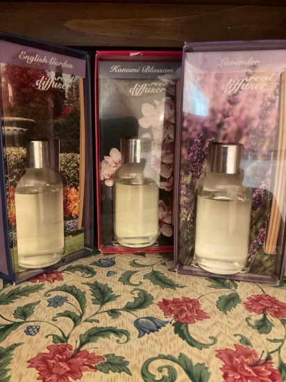 Fragrance, angel on bench