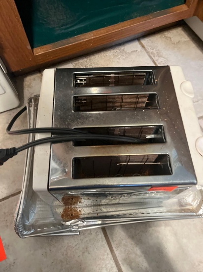 Toastmaster 4 slice and rival crock pot