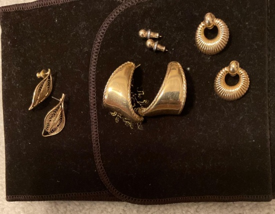 Four pair of earrings, missing backs on one earring per pair earrings only