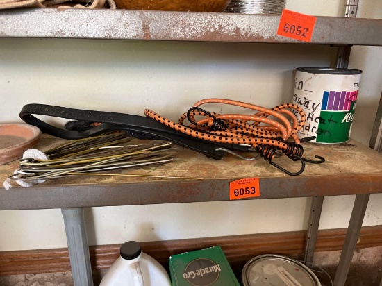 Bungee cords stain how many wire holders