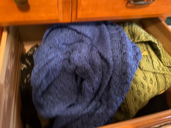 Womens Sweaters NAS scarf and Shaw and vest sizes are in photos and so is the brand very nice