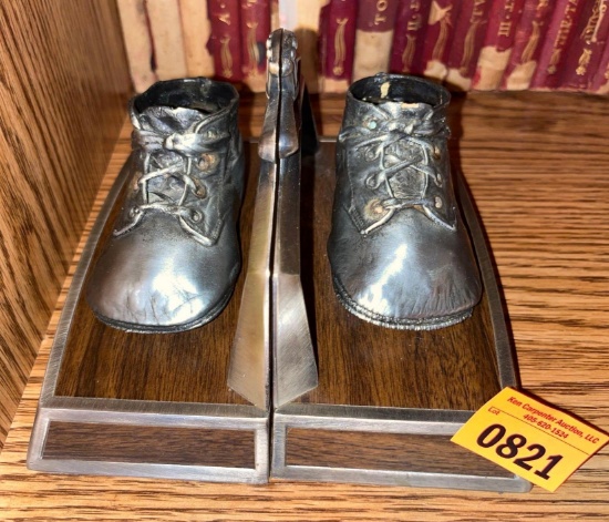Baby shoe book ends