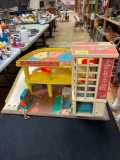 Vintage Fisher Price Little People Garage Parking Ramp and Service Station 930