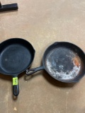 Set of 2 Vintage Cast Iron Frying Pans