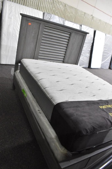 Queen Bed Set