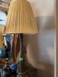 Large parrot sculpture lamp