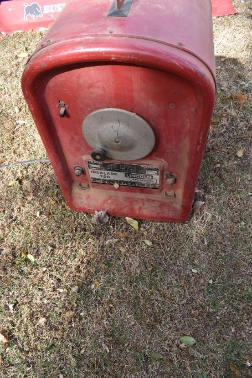 Lincoln Idealarc 250 welder Please bring help to load.
