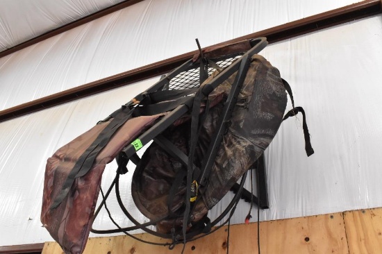 Self climber tree stand