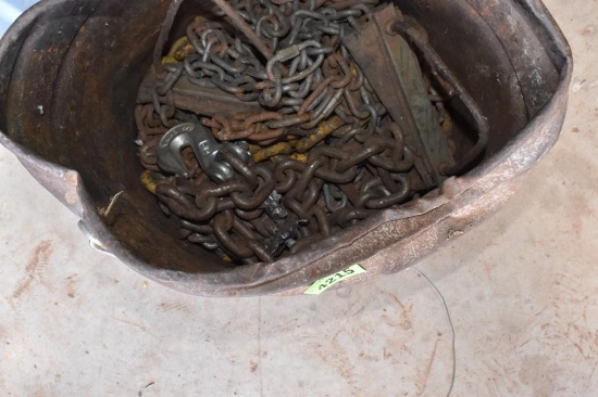 Various types of chain in bucket