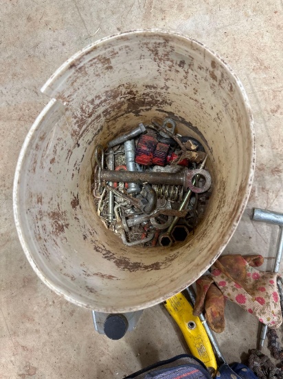 Various garage items
