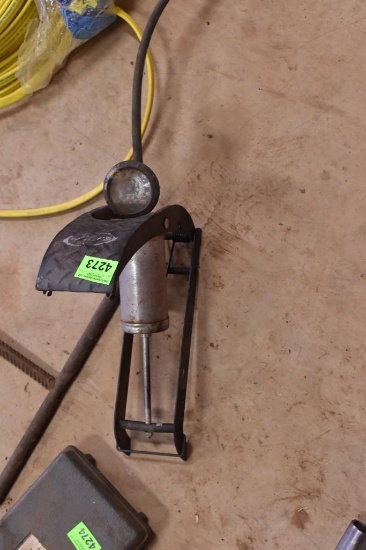 Tire pump