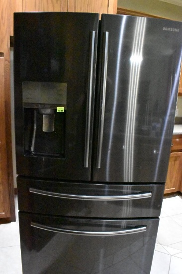Samsung refrigerator and freezer with water and ice in the door and a separate area for keeping