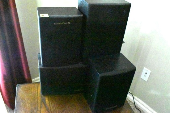 Pioneer surround sound speakers.... Come with both small and medium sized speakers....