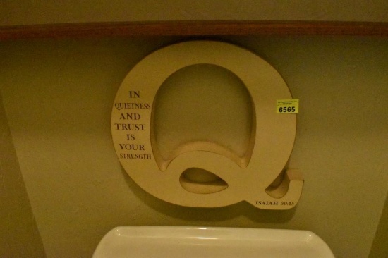 Home decor letter Q