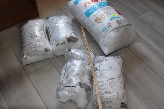 5 bags of various sizes of batting