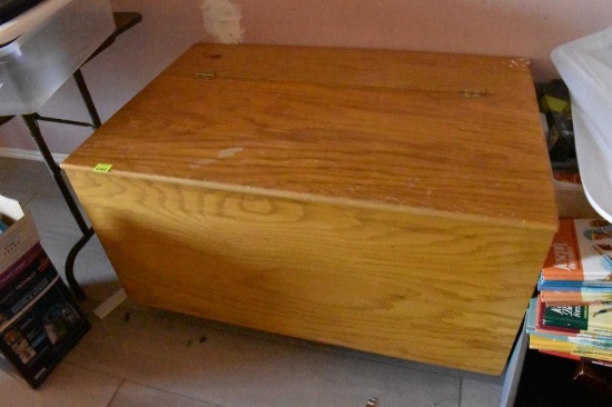 Wood hope chest... Must bring help to load.