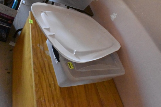 Plastic tote