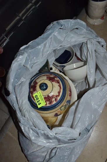 Ceramic tea pot and tea cups
