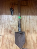 Military trenching Shovel and limb cutters